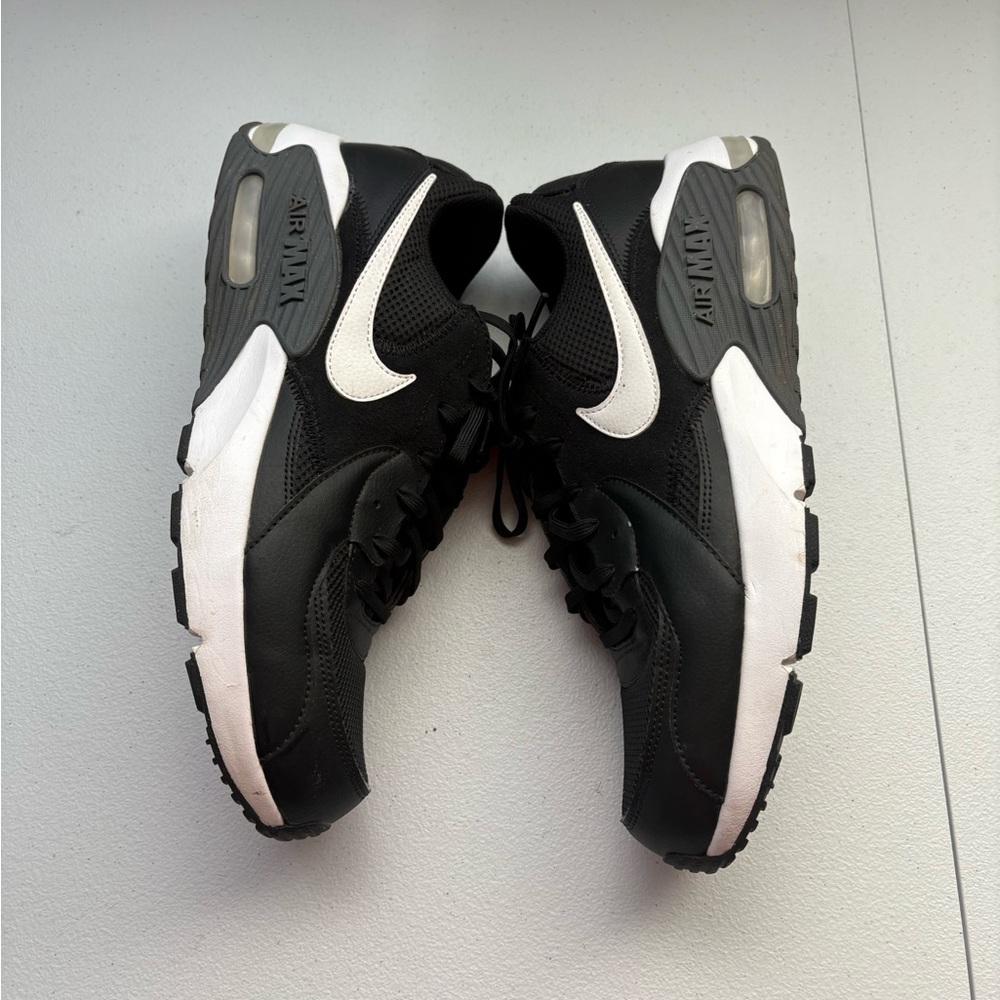 Nike Men's Excee Air Max Black and White Sneakers - Picture 4 of 6